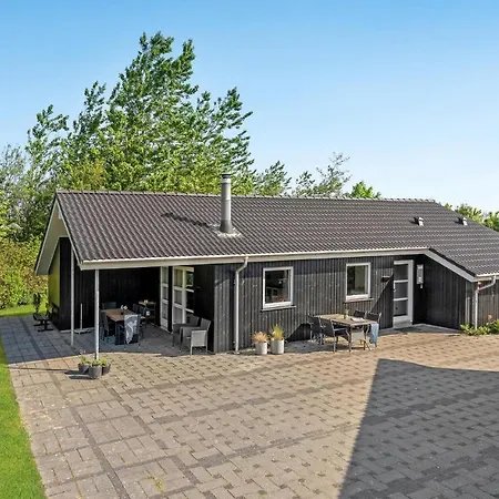 Hyggeligt Hjem I Tarm Med Køkken Tarm