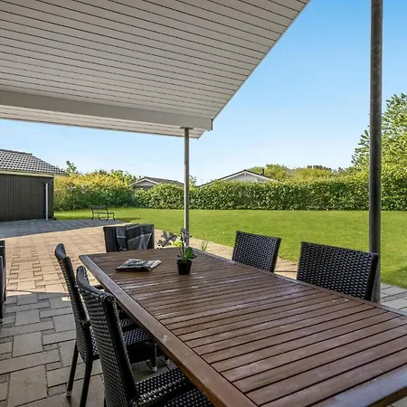 Three-bedroom In Dom wakacyjny *