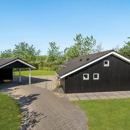 Three-bedroom In Semesterbostad Tarm
