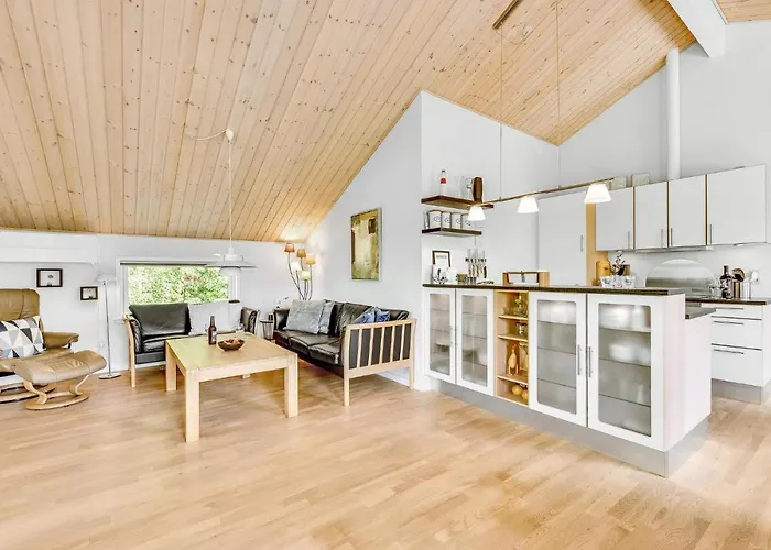 Prázdninový dům Three-bedroom In *